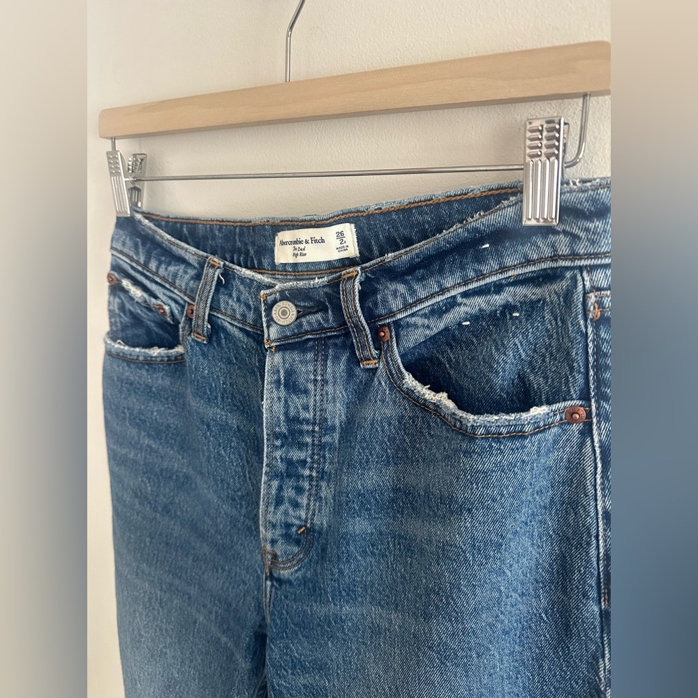 Abercrombie and Fitch the Dad high rise Jean size 2 - Picture 3 of 10